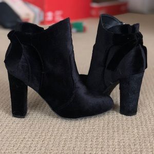 CUTE BLACK BOWTIE BOOTIE HEELS